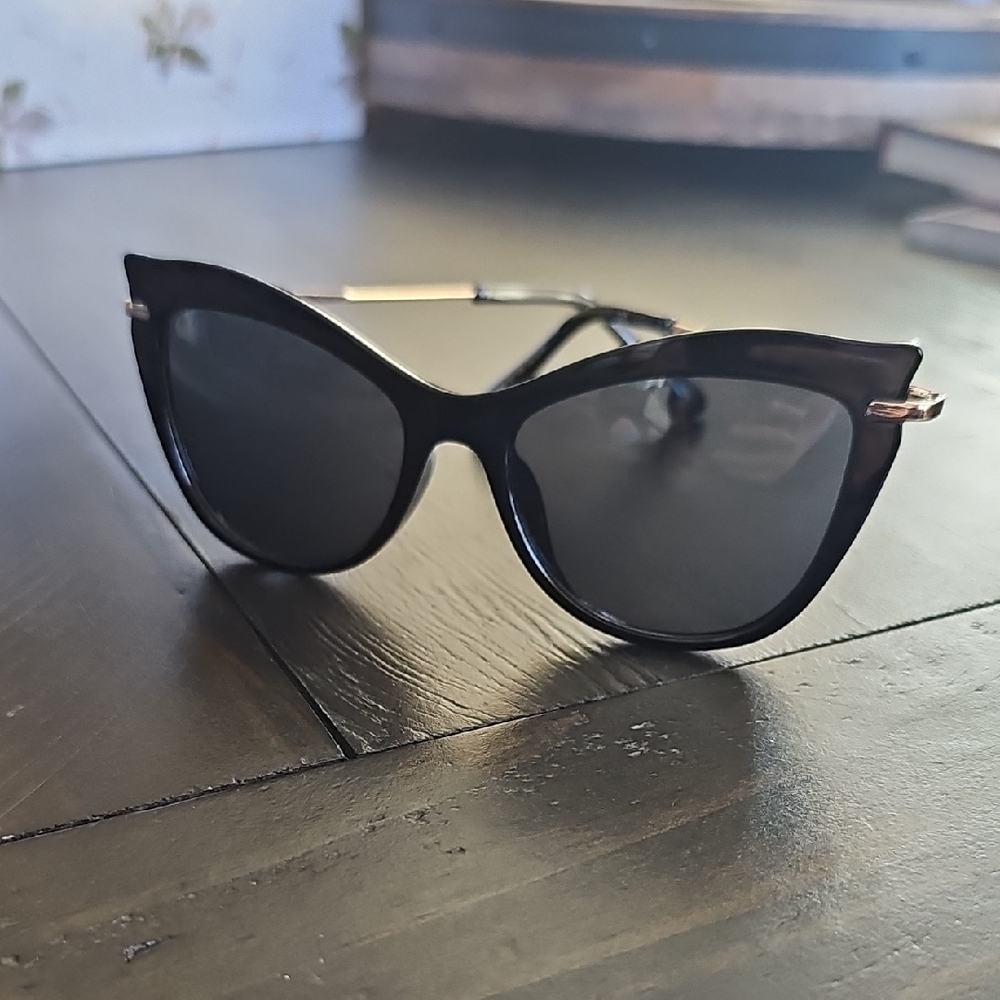 Steve Madden Black Cat-Eye Sunglasses